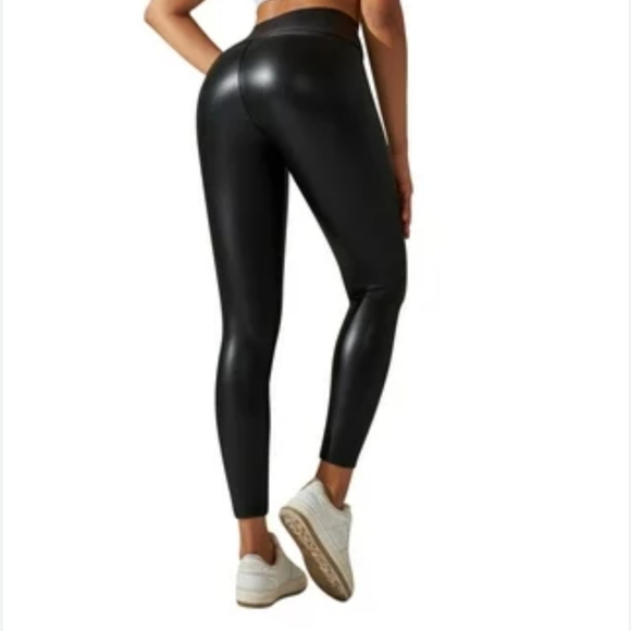 Pleather Leggings ❤️ - Picture 4 of 9